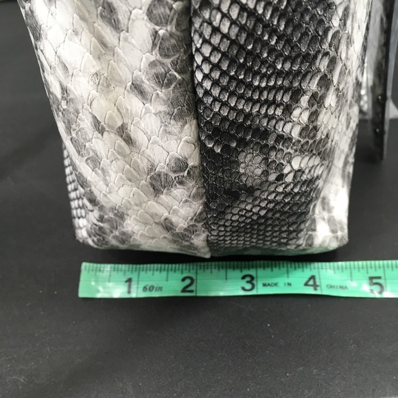 JESSICA SIMPSON PYTHON BLACK WHITE ZOEY SATCHEL NWT - Picture 6 of 9